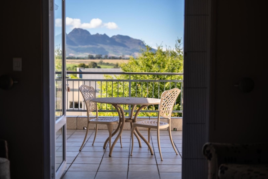 To Let 2 Bedroom Property for Rent in Onder Papegaaiberg Western Cape